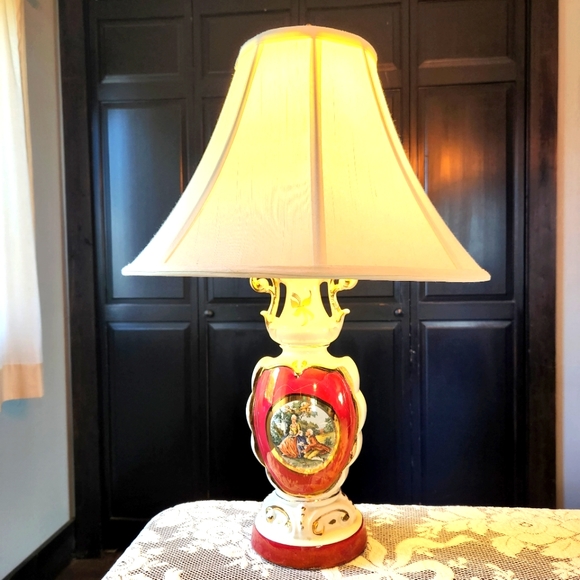 Vintage Other - Vintage Leviton Lamp Victorian Revival, hand painted, iridescent finish, works